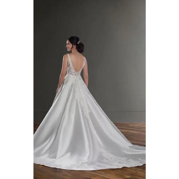 Martina Liana White Wedding Dress - Picture 3 of 16